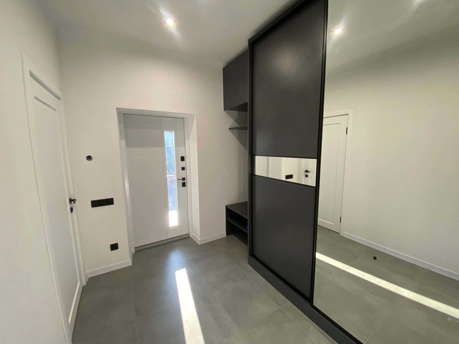 Продаж нового мебльованого будинку з ремонтом в КМ Міжріччя | Межречье