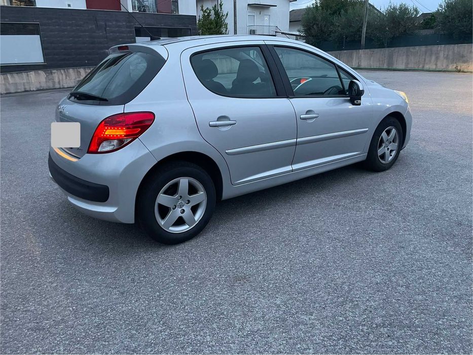 “Edição ‘200 Anos da Peugeot’, 1.4 HDi super económico"