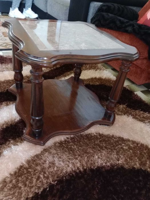 mesa de centro de sala com pedra de mármore