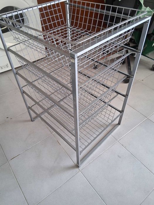 Cesto com 5 gavetas metálico para arrumação. Praticamente novo.
Ikea