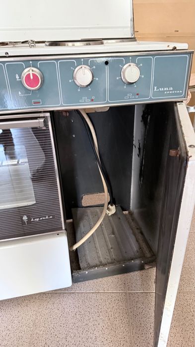 Fogão a gás e elétrico com forno
