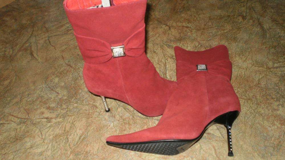 Замшевые праздничные сапожки