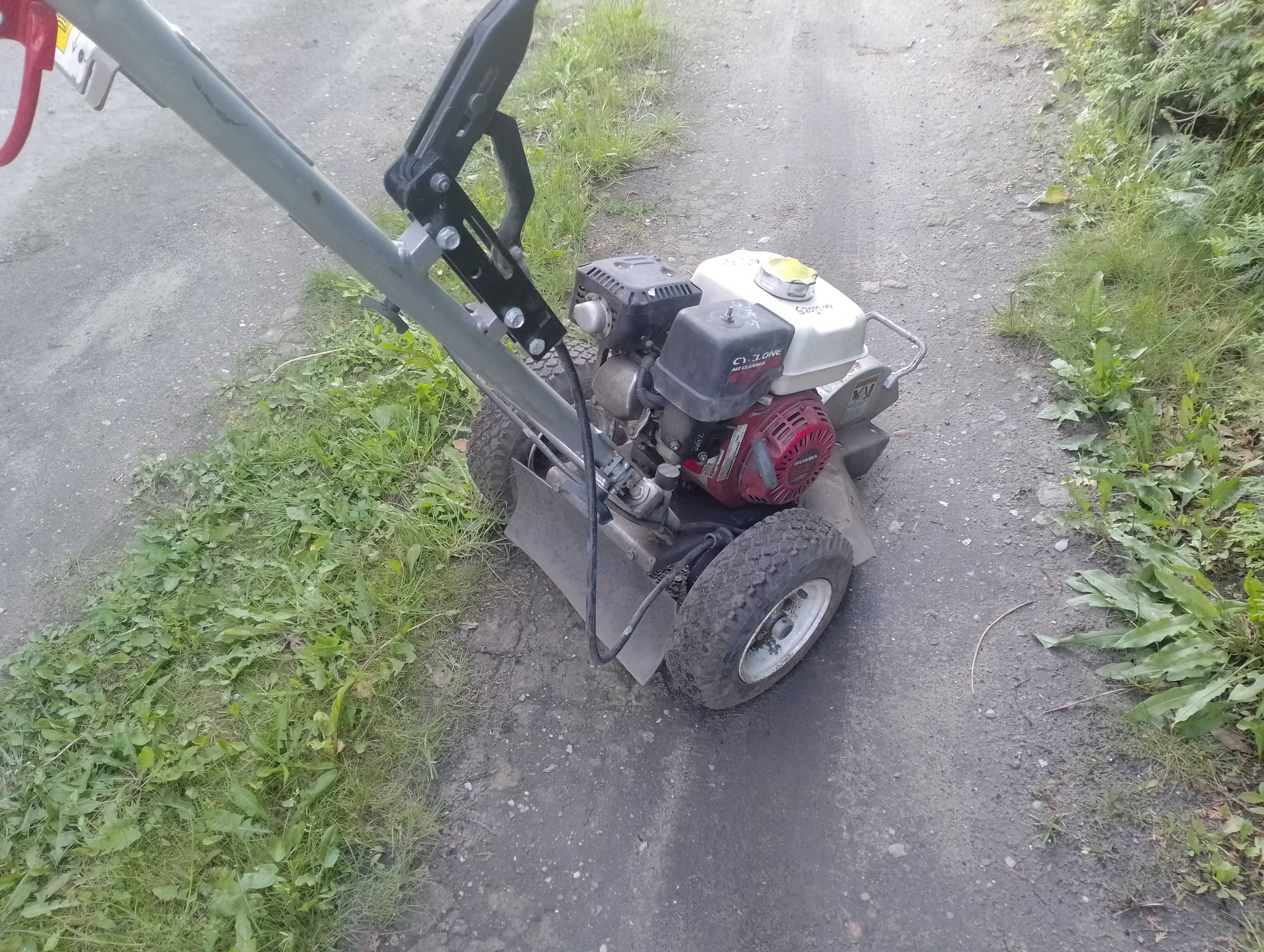Frezarka (rozdrabniarka) do pni Dosko 200-6H Honda silnik