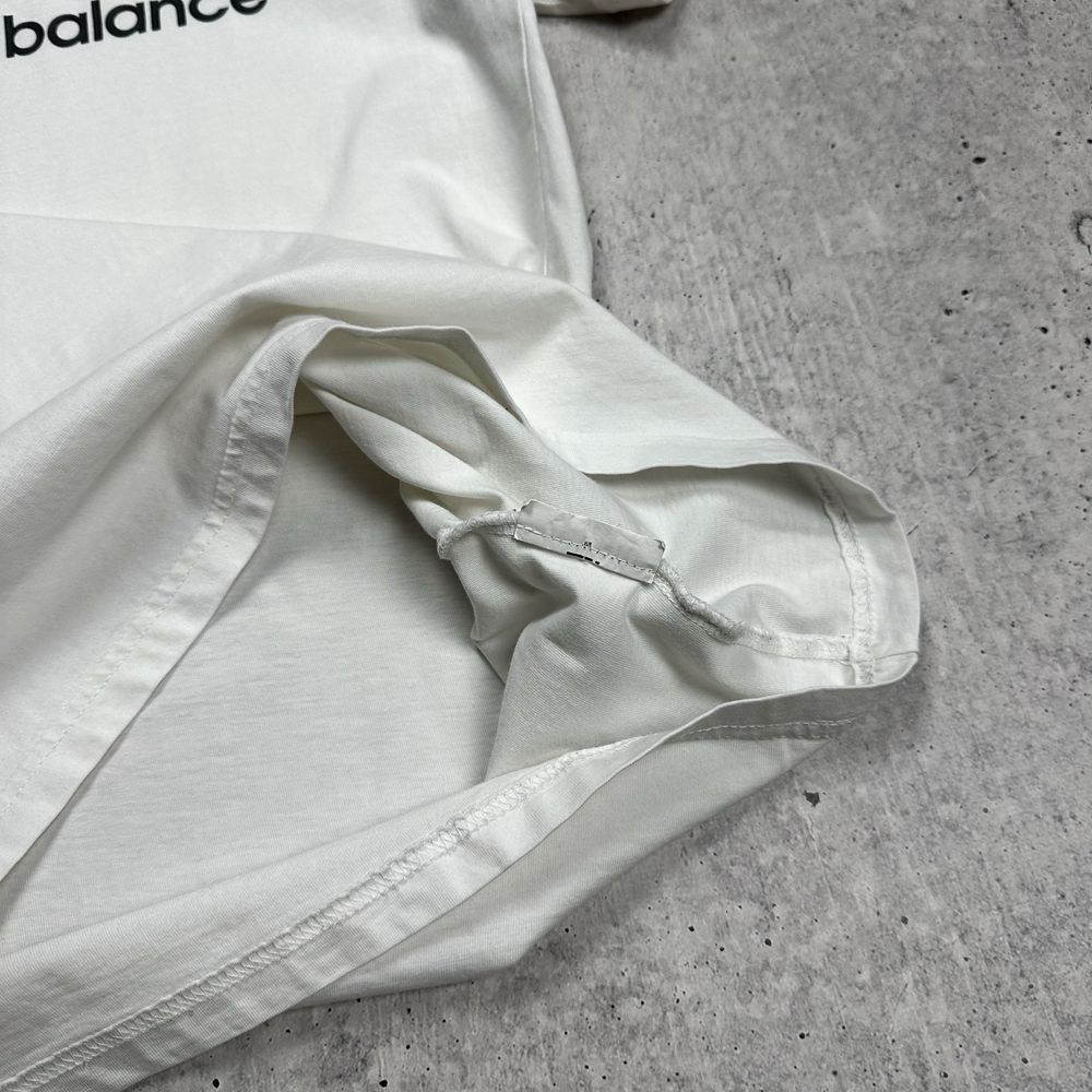 Футболка с большим логотипом New Balance размер S-M