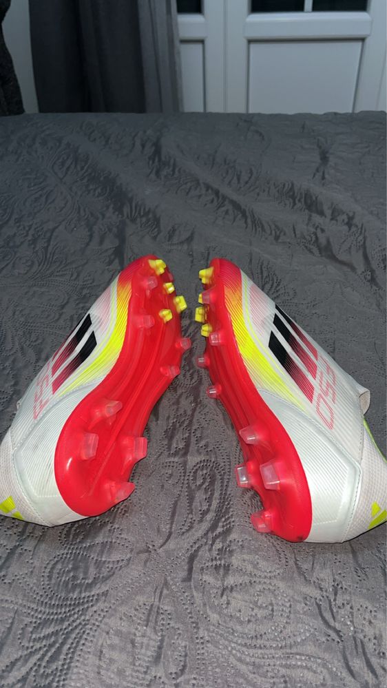 Chuteiras F50 semi novas