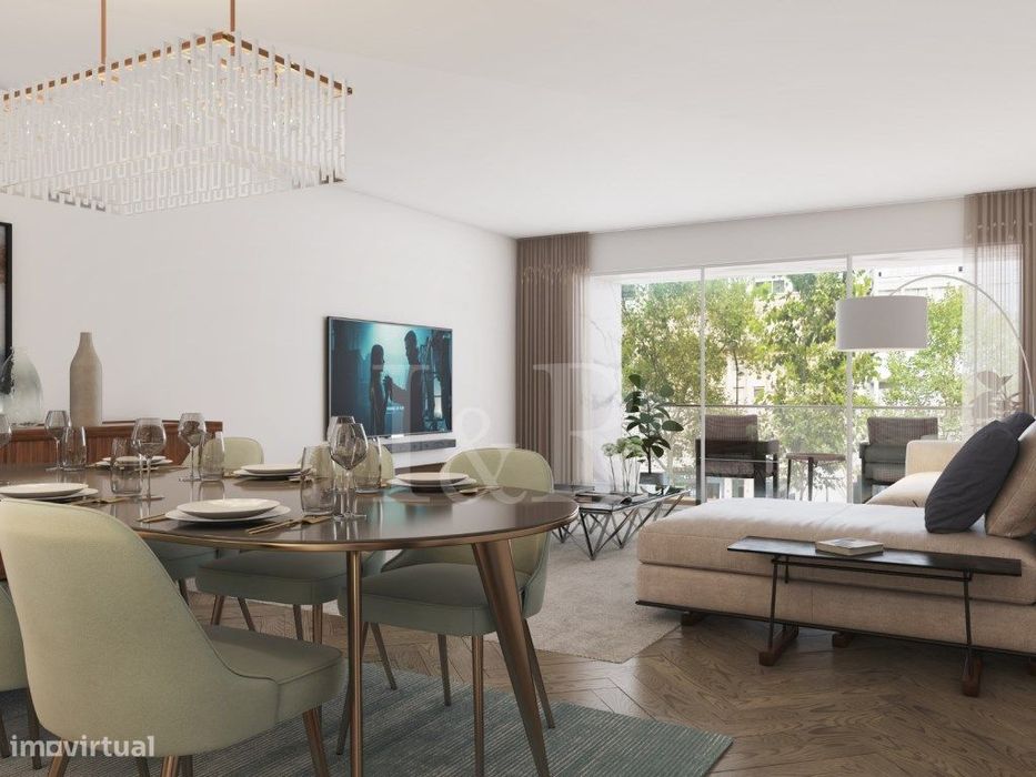 Penthouse T4 com terraços e estacionamento nas Avenidas Novas