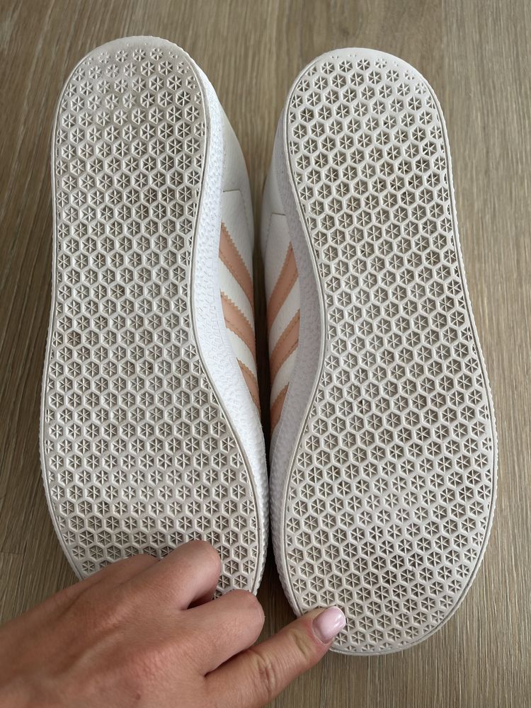 Продам кросівки Adidas Gazelle