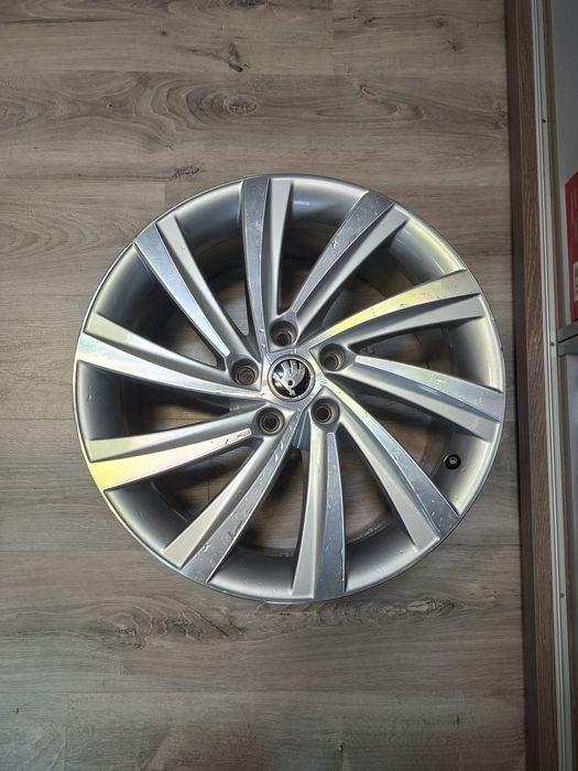 Oryginalna felga Skoda Octavia IV 19" VEGA – używana