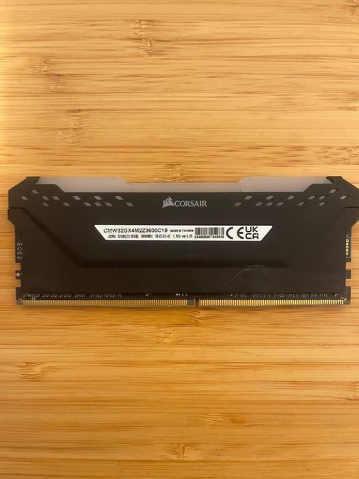 Corsair vengeance RGB Pro 16GB DDR4 3600MHz (1X16GB)