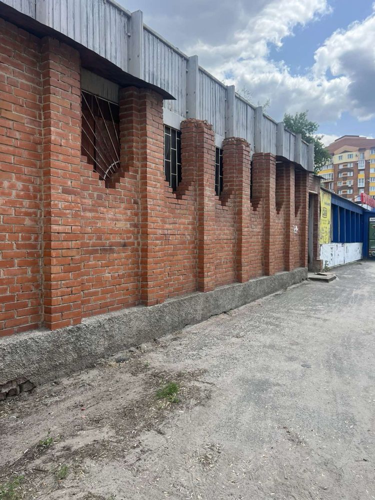 Продам торговельне капітальне приміщення