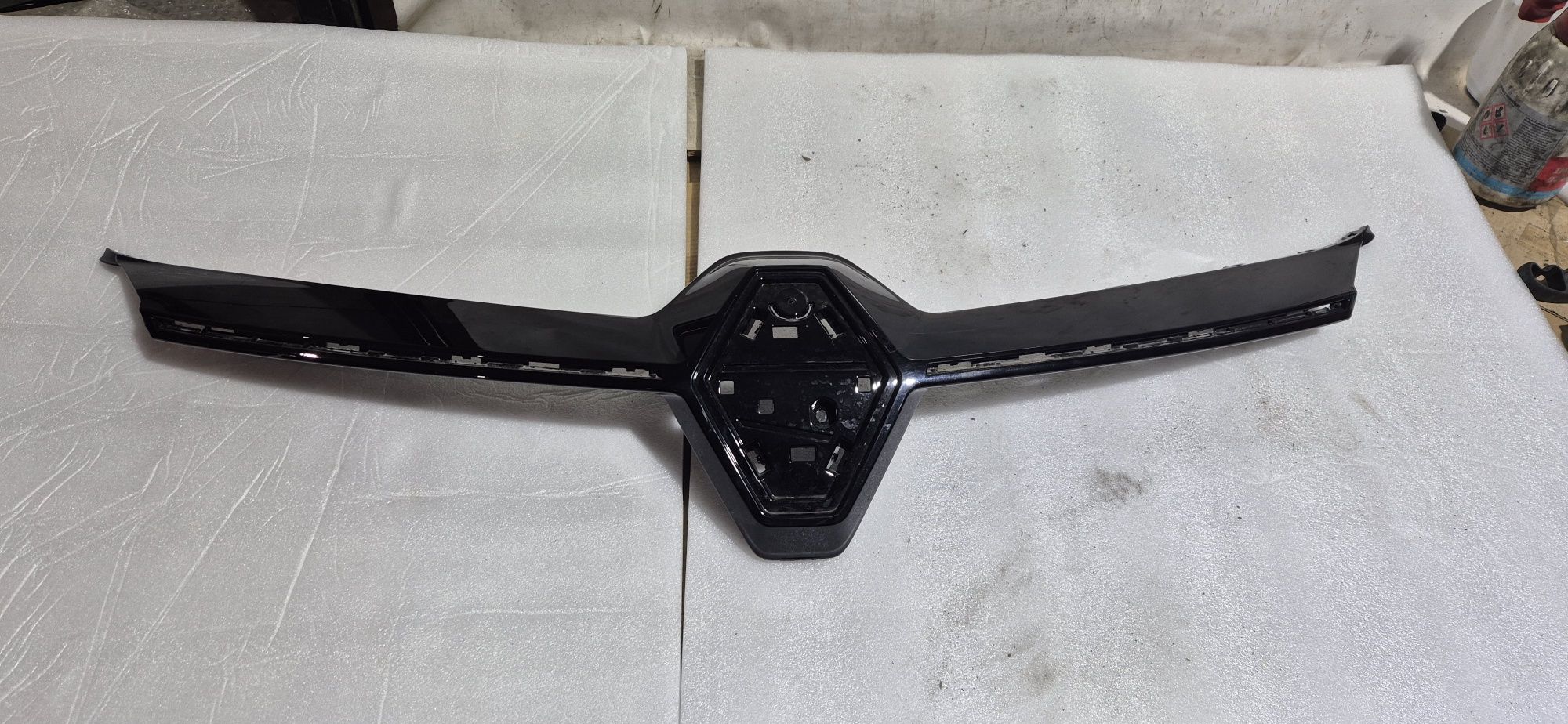 Listwa atrapa grill renault clio 5 V Europa