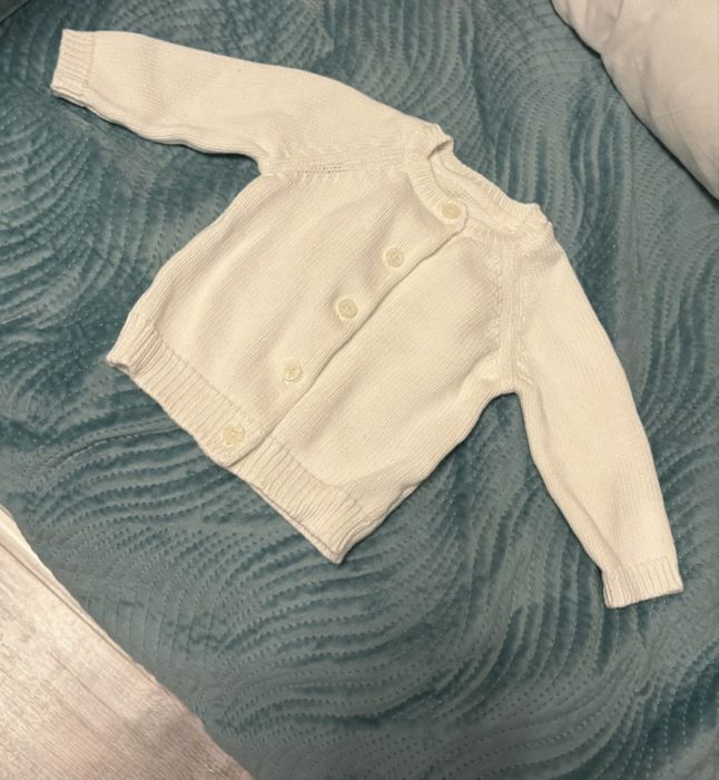 Biały sweterek M&S 3-6 msc 62 68