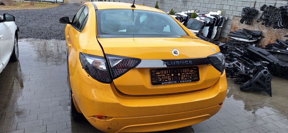 Кришка багажника бампер ліхтарі Renault Fluence Флюєнс