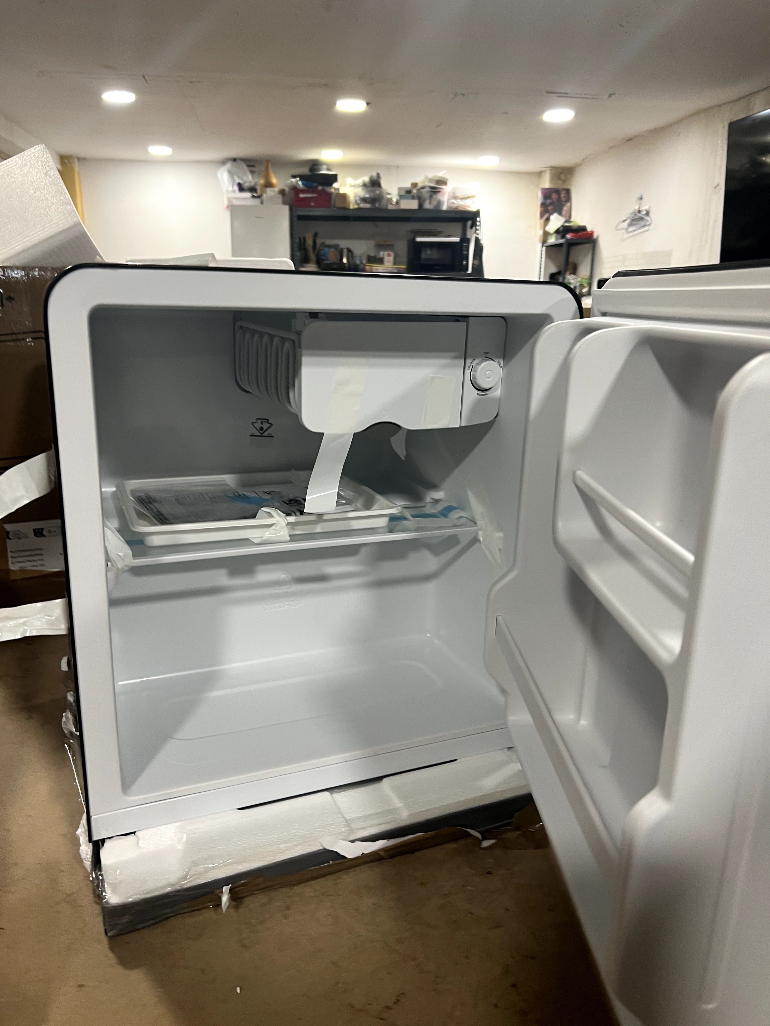 COMFEE (media)  RCD50DK1RT(E) Mini Fridge Retro Fridge
