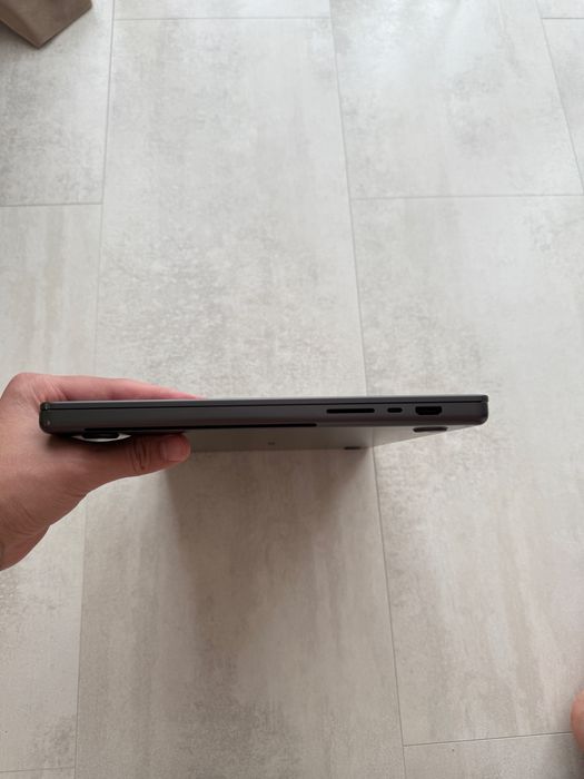 Оригінал  Macbook Pro 16 Apple M3 Pro 18 gb Ram 512 ssd Black MRW13