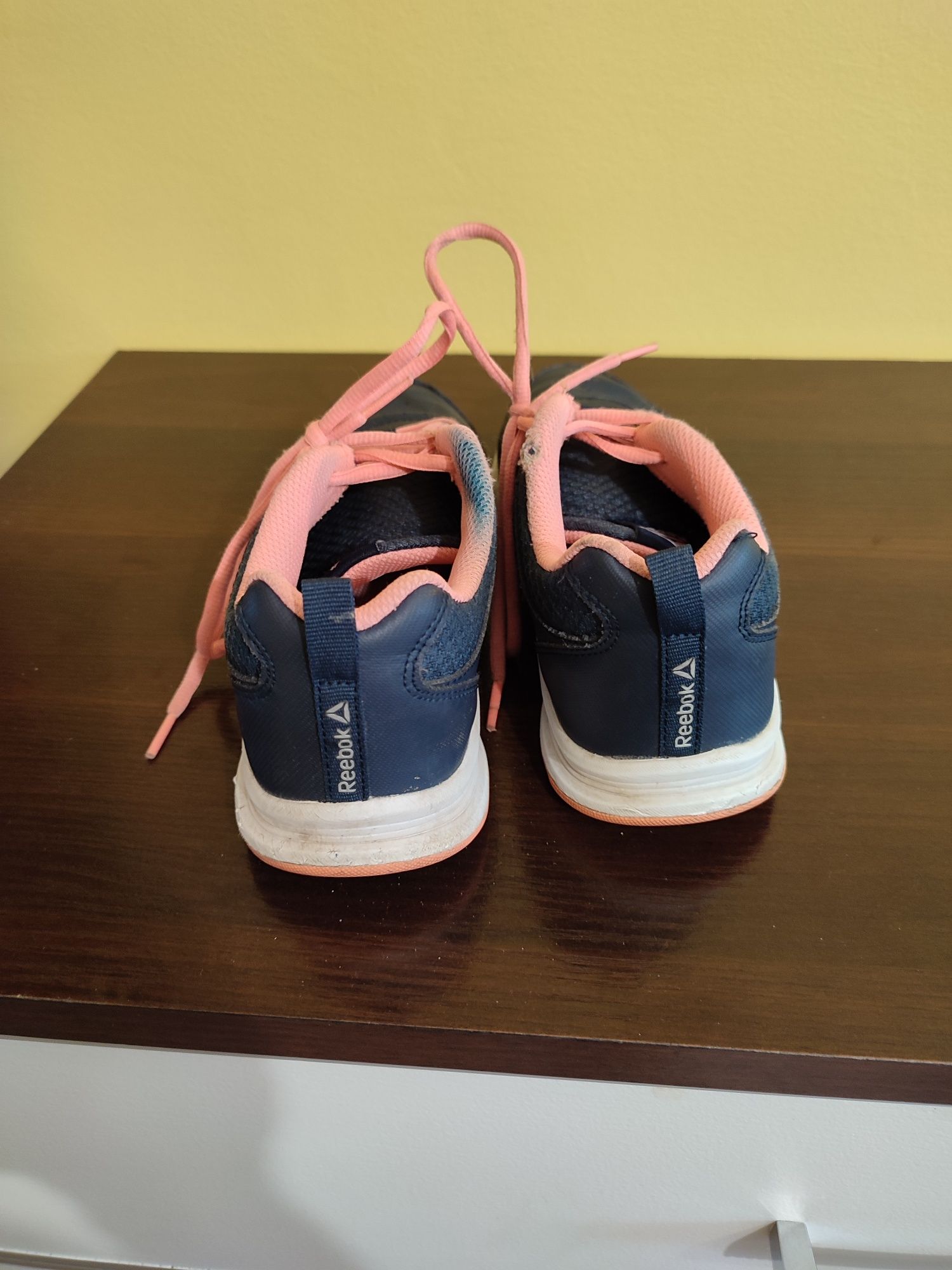 Sprzedam buty Reebok rozmiar 37