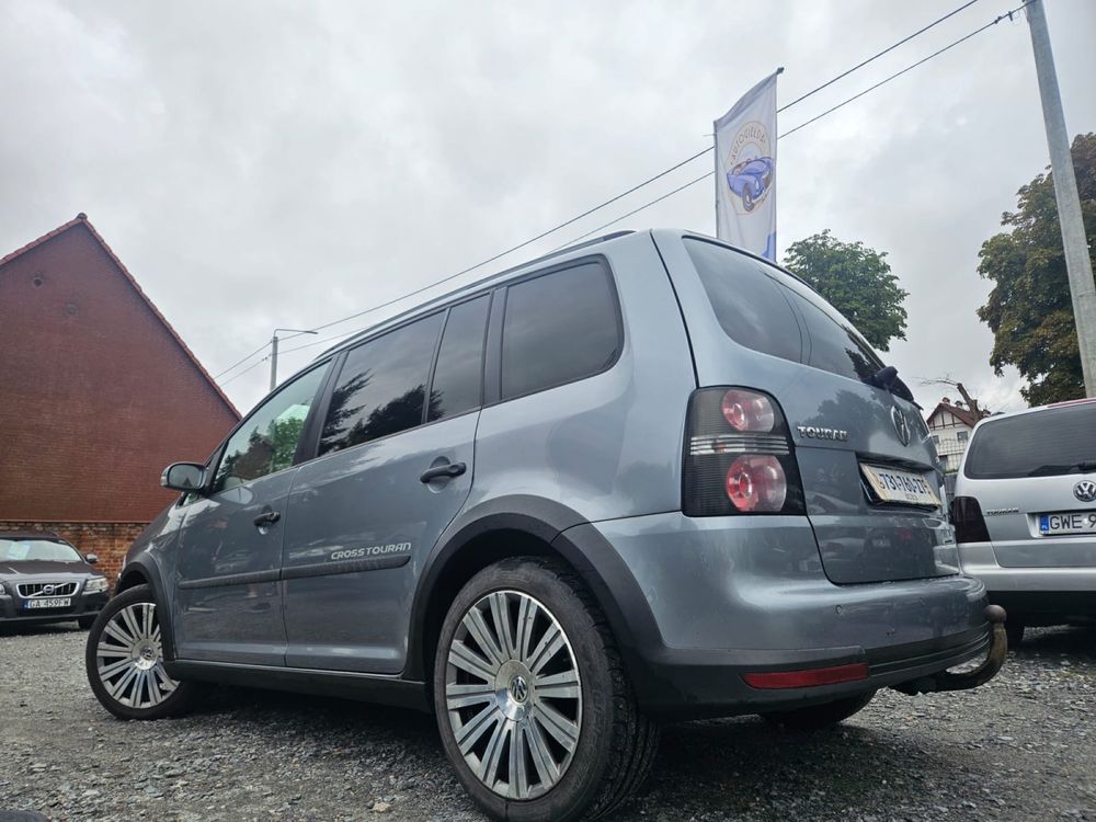Volkswagen Touran cross 2.0 diesel // 2008 rok // dobrze jezdzi // hak