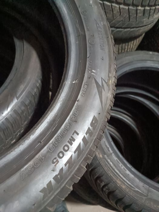 Шини зима Bridjestone 235/50/19 7mm 2022р.