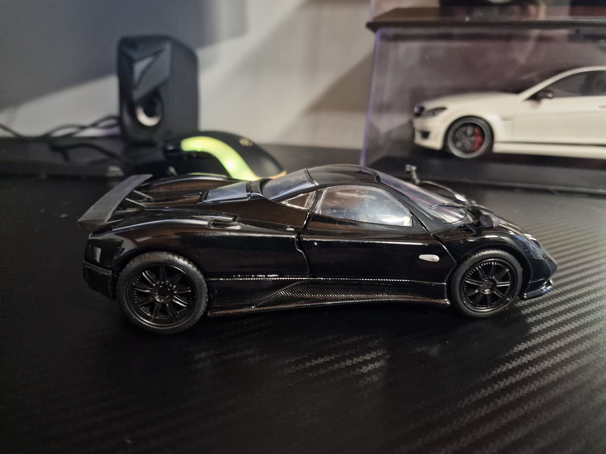 Pagani Zonda F 1:24