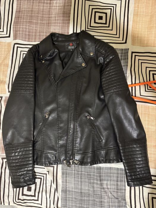 Косуха жіноча в гарному стані