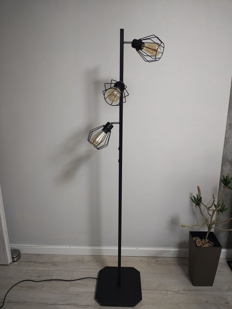 Lampa podłogowa industrial robiona na zamówienie rękodzieło nowa okazj