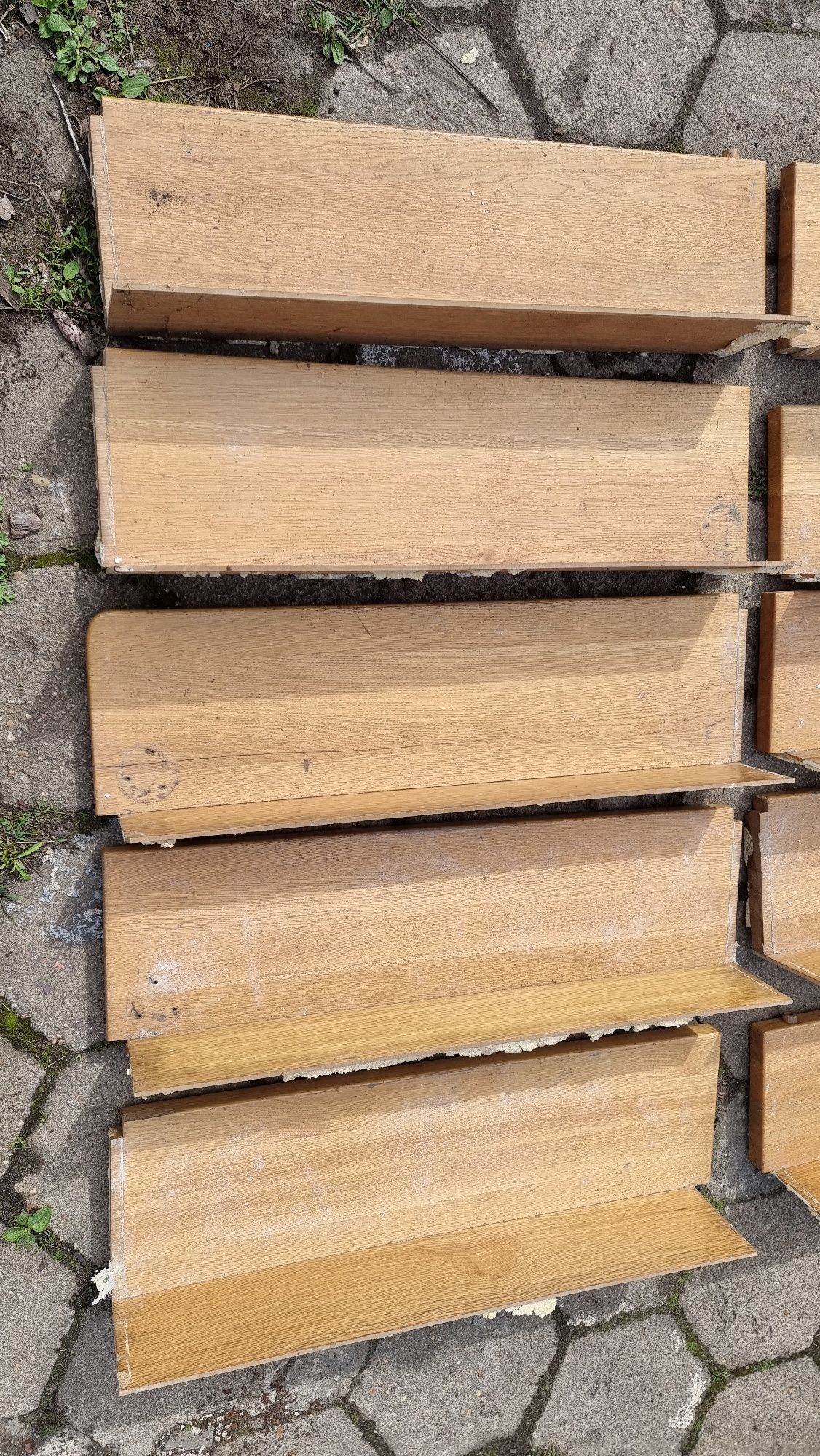 Schody używane drewniane wraz z balustrada i polpietrem