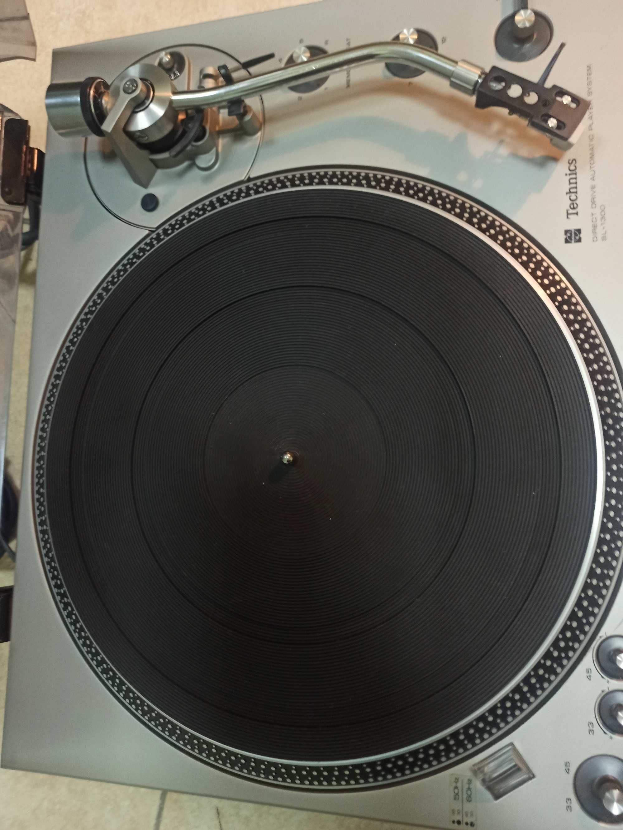 Програвач платівок Technics sl-1300
