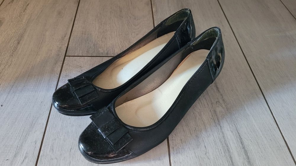 Czarne półbuty czółenka 37 lakierki skóra naturalna venezia