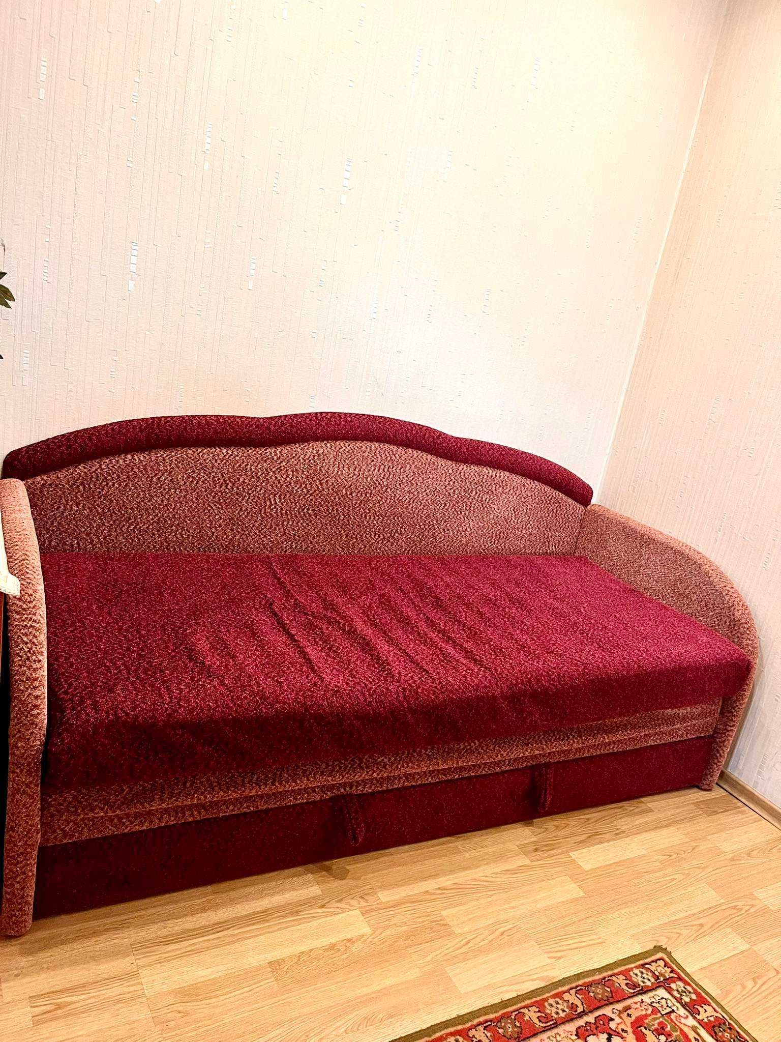 Продам розкладний диван у гарному стані