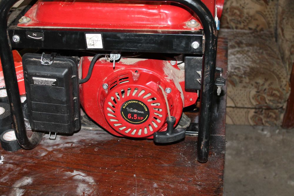 Генератор 220\380 . 8500 Квт. СТАРТЕР+Ручний пуск.