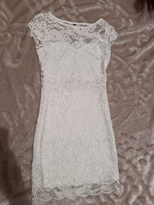 Сукня біла мереживна сукня міні приталена