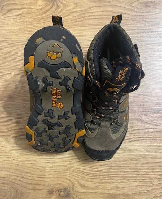 Brązowe, dziecięce buty trekkingowe marki Jack Wolfskin rozmiar 31