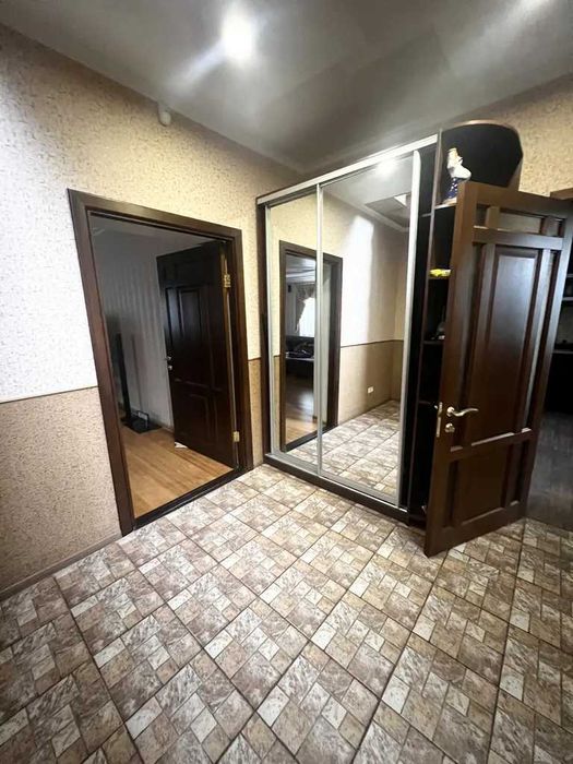 Продам 2 этажный дом в Березановке на левом берегу