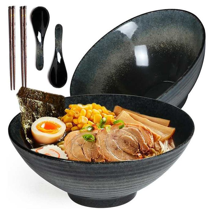 Zestaw ceramicznych misk do ramen z pałeczkami i łyżką