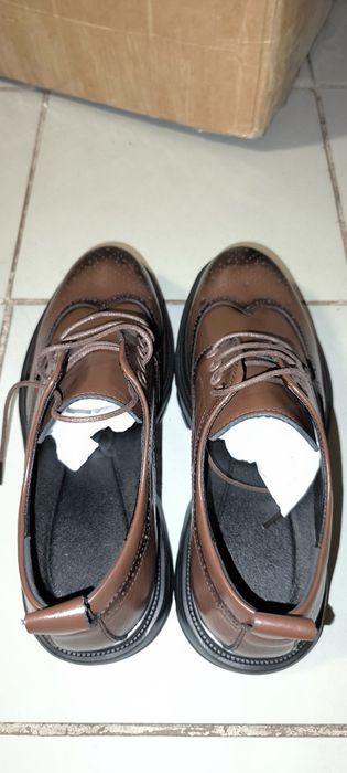 Sapatos castanhos novos tamanho 43