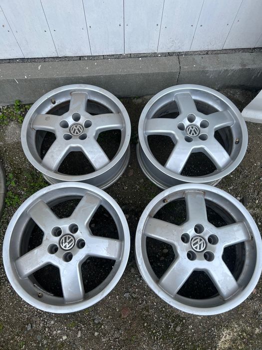 Komplet ładnych klasycznych alufelg VW GOLF/BORA 5x100 16’’