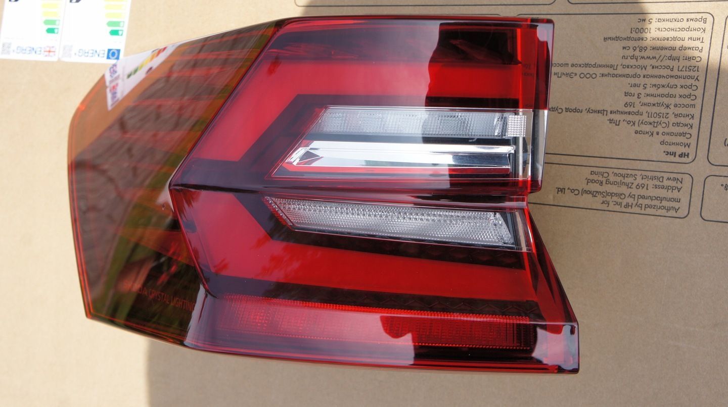 TYLNA LEWA LAMPA SKODA KODIAQ II LED 57H