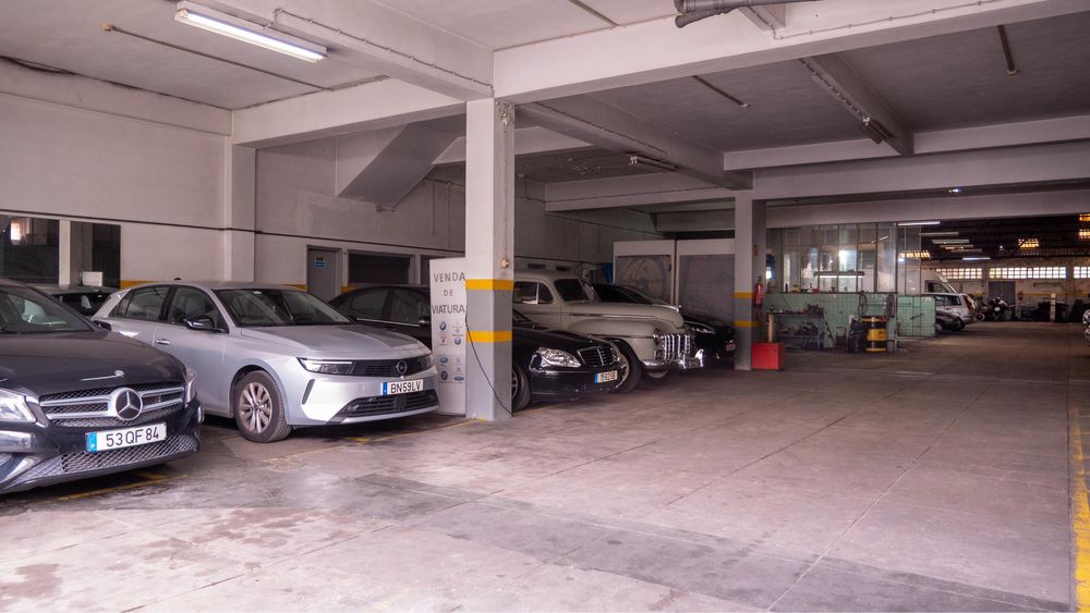 Vende-se ou aluga-se armazem/loja/garagem 1000m2