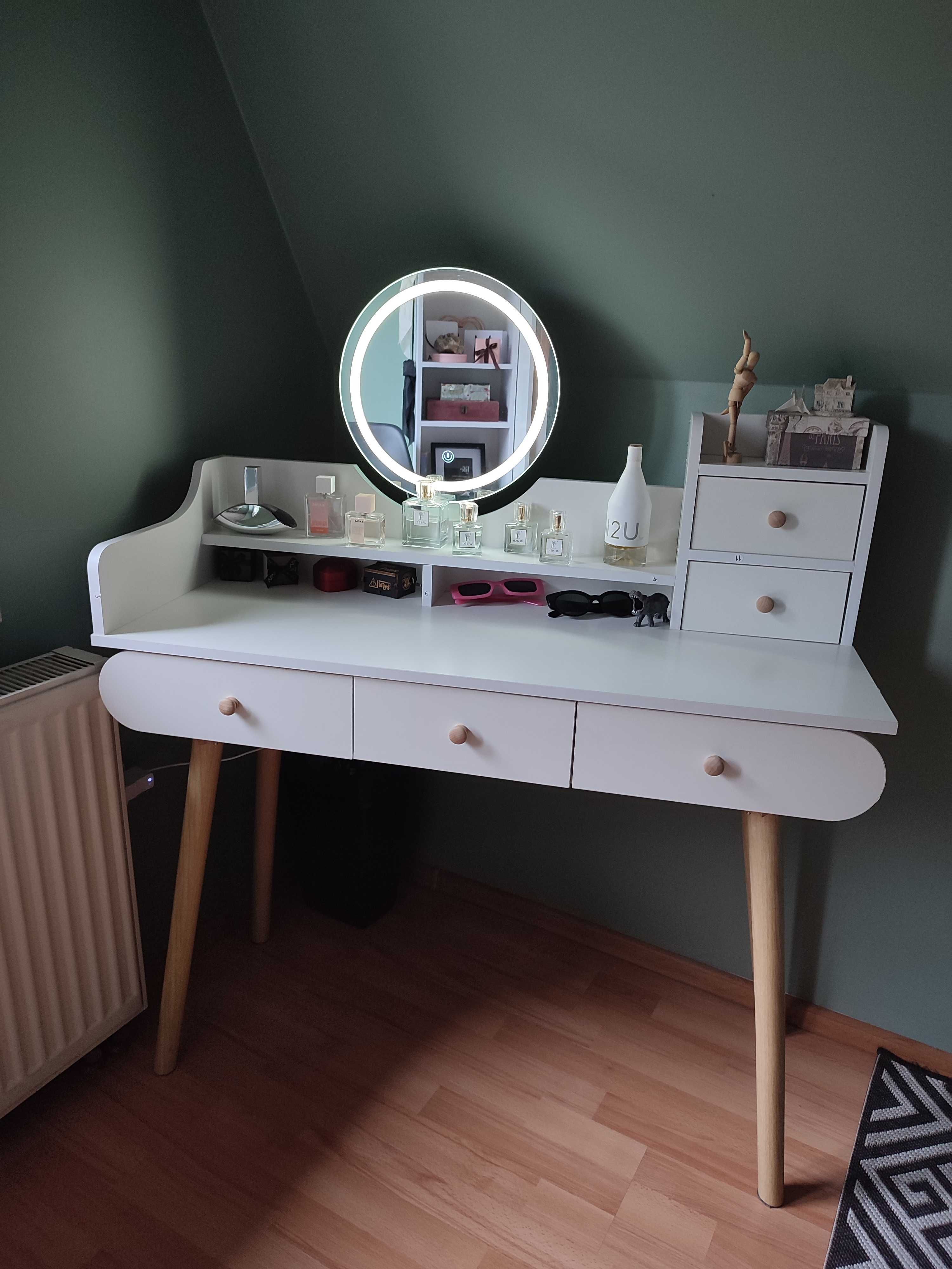 Toaletka nowoczesna skandynawska biała podświetlane lustro