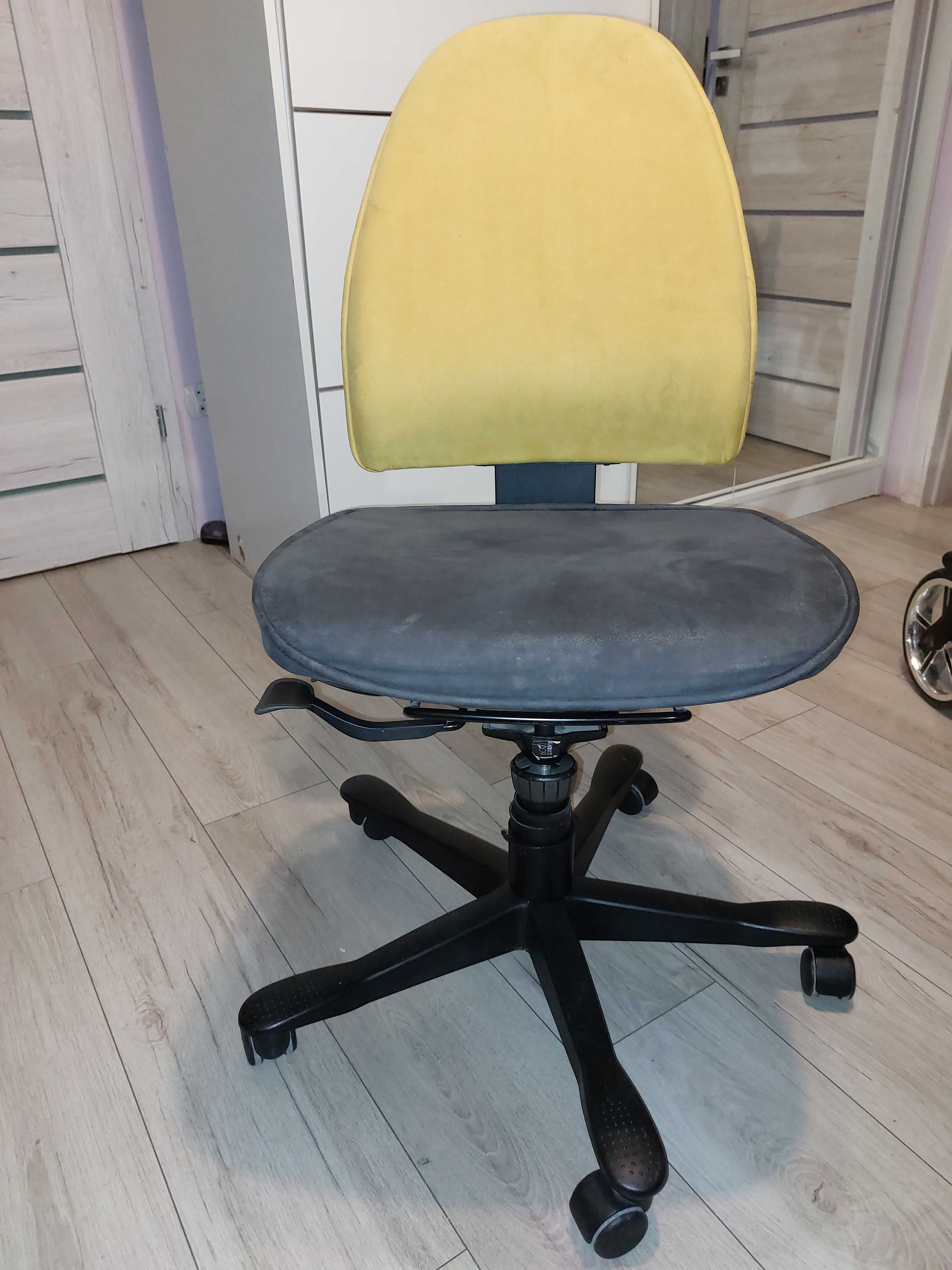 Krzesło biurowe fotel w pełni regulowane