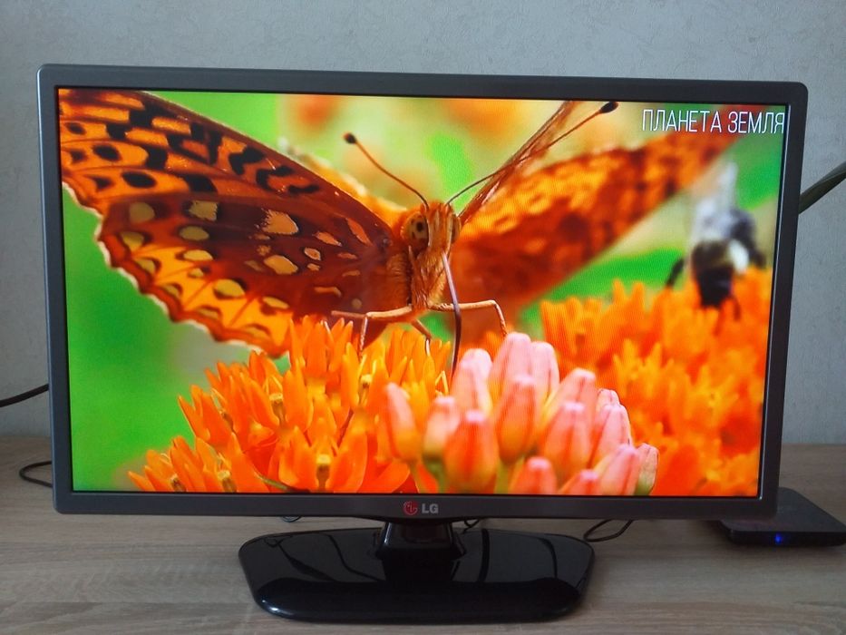 Недорого телевизор LG 22" диагональ. Smart TV. Wi-Fi.
