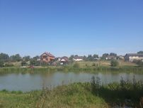 Продаж ділянки біля озера — ідеальне місце для дому або відпочинку!