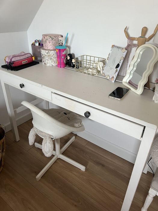 Białe drewniane biurko ikea hermes plus gratis krzeslko ikea
