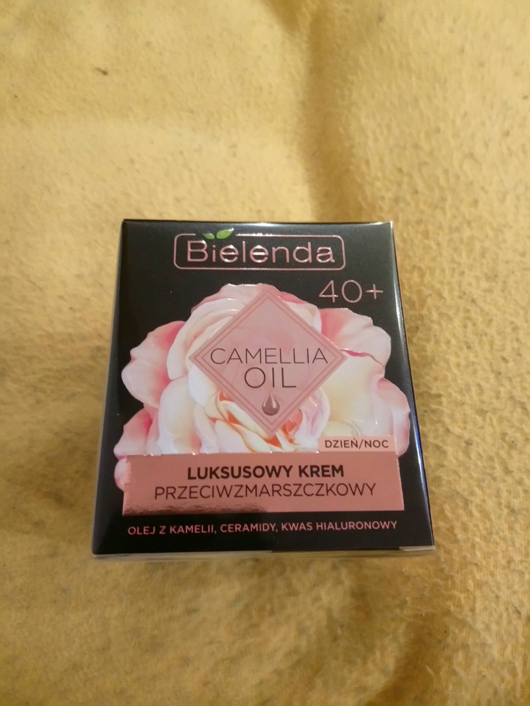 Krem przeciwzmarszczkowy Bielenda 40+, Camellia Oil.