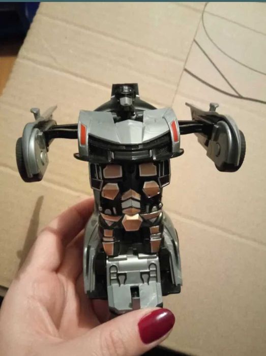 Іграшки роботи трансформери