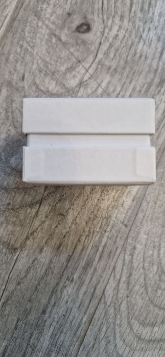 Nowe małe białe pudełko Calvin Klein