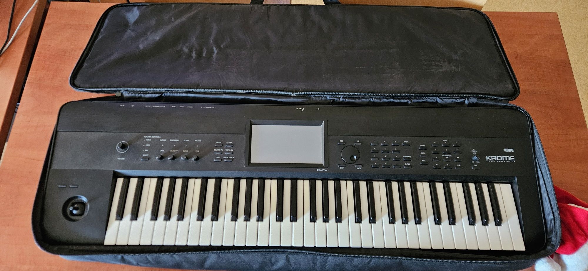 Korg Krome - syntezator
