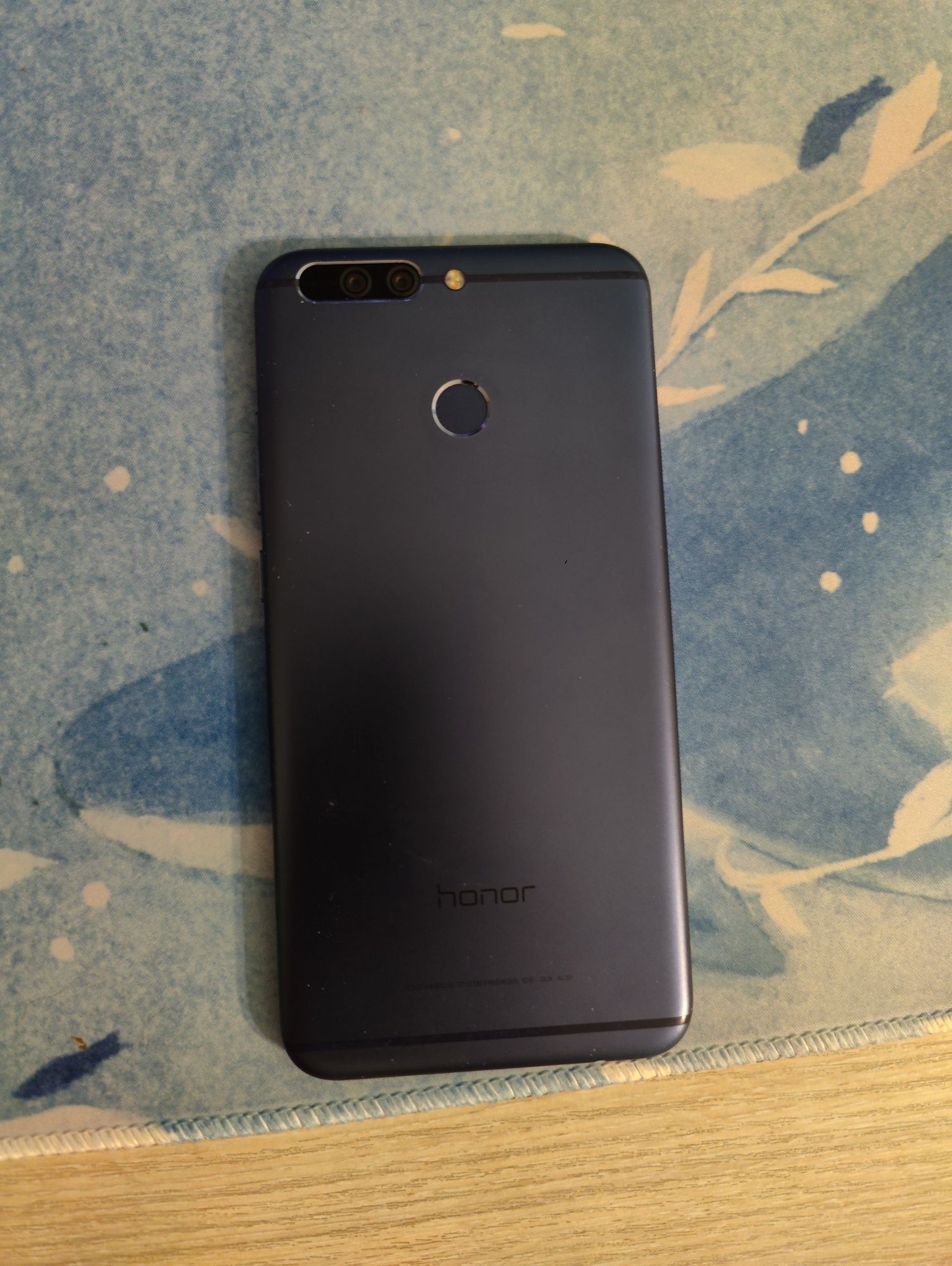 Продам Huawei Honor v9 4/64gb