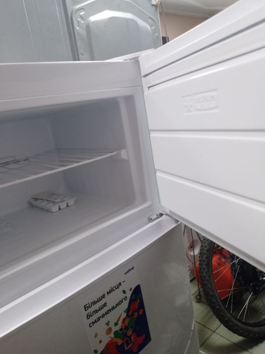 Холодильник с документами