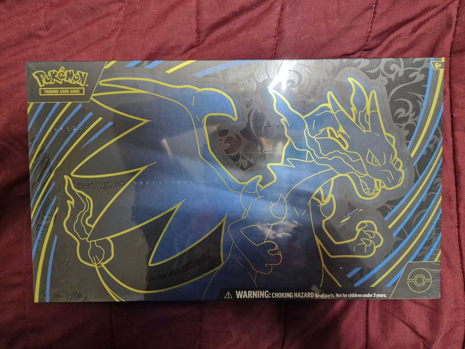 Mega Charizard: Ultra Premium Collection